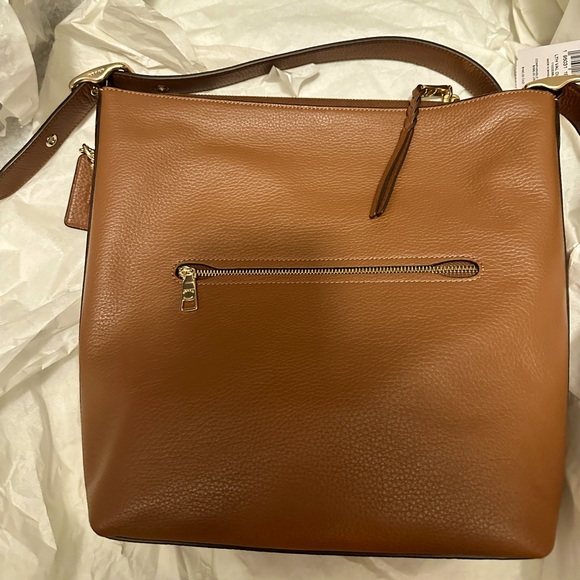 Women’s Coach Val Duffle bag in Redwood refunded pebble leather NWT. 9x11.5x4.5 - Picture 11 of 16